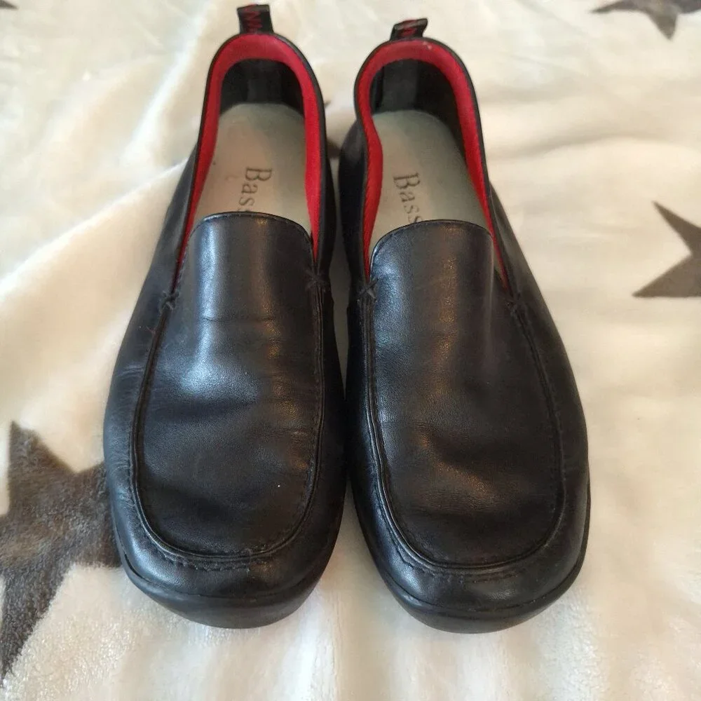 Women's Size 6M Bass Nantucket Slip-On Soft Leather Loafers‎ Red Accents